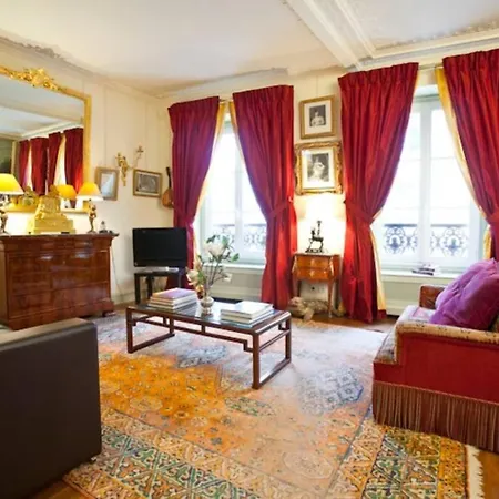 Luxury, Calm And Elegance In The Heart Of Champs-elysees With A Bottle Of Champagne Upon Your Arrival !!! דירה *