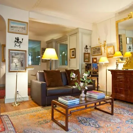 Luxury, Calm And Elegance In The Heart Of Champs-elysees With A Bottle Of Champagne Upon Your Arrival !!! Parijs