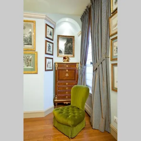 דירה Luxury, Calm And Elegance In The Heart Of Champs-elysees With A Bottle Of Champagne Upon Your Arrival !!! פריז