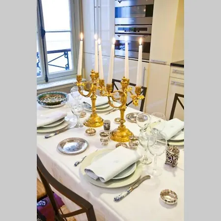 Luxury, Calm&elegance In The Heart Of Champs-elysées With A Bottle Of Champagne Upon Your Arrival !!! Paris