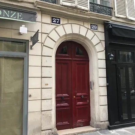 Appartement Luxury, Calm And Elegance In The Heart Of Champs-elysees With A Bottle Of Champagne Upon Your Arrival !!! Parijs