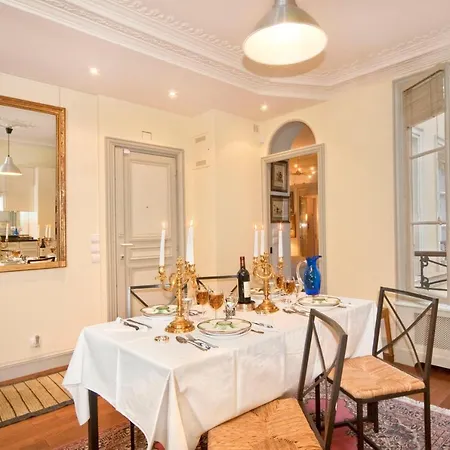 Appartement Luxury, Calm And Elegance In The Heart Of Champs-elysees With A Bottle Of Champagne Upon Your Arrival !!! *