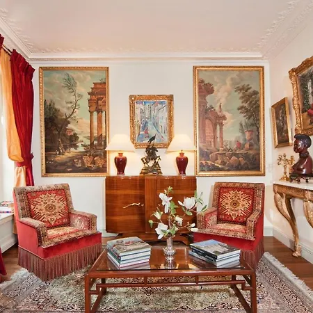 Luxury, Calm And Elegance In The Heart Of Champs-elysees With A Bottle Of Champagne Upon Your Arrival !!! Appartement Parijs