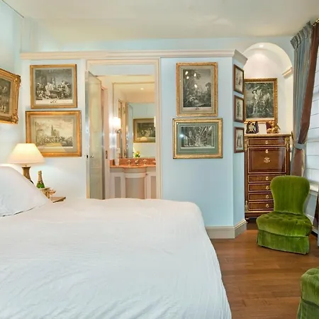 Luxury, Calm And Elegance In The Heart Of Champs-elysees With A Bottle Of Champagne Upon Your Arrival !!! *