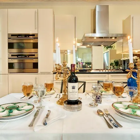 Luxury, Calm And Elegance In The Heart Of Champs-elysees With A Bottle Of Champagne Upon Your Arrival !!! Appartement *