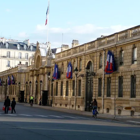 Appartement Luxury, Calm And Elegance In The Heart Of Champs-elysees With A Bottle Of Champagne Upon Your Arrival !!!