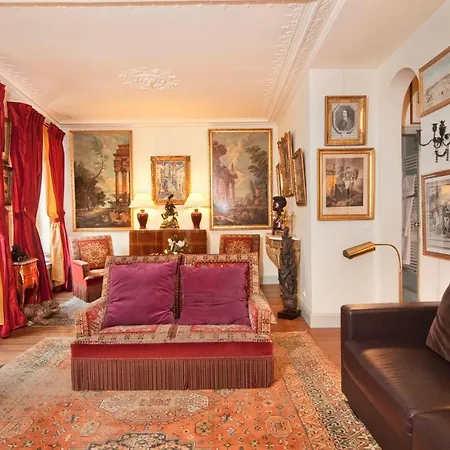Luxury, Calm And Elegance In The Heart Of Champs-elysees With A Bottle Of Champagne Upon Your Arrival !!! Appartement